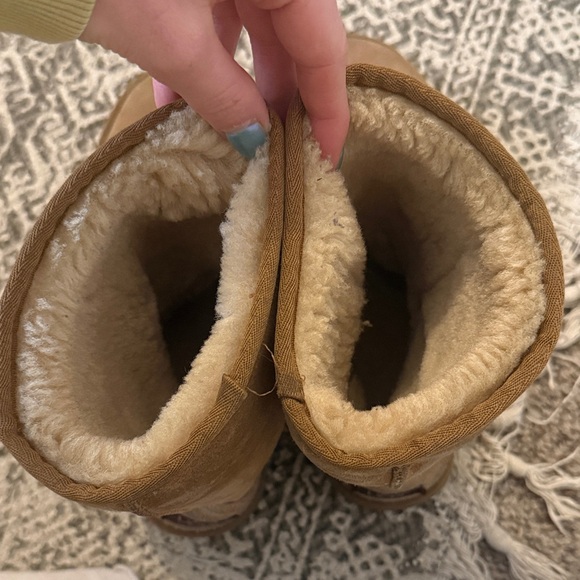 UGG Chestnut Boots - Picture 4 of 6